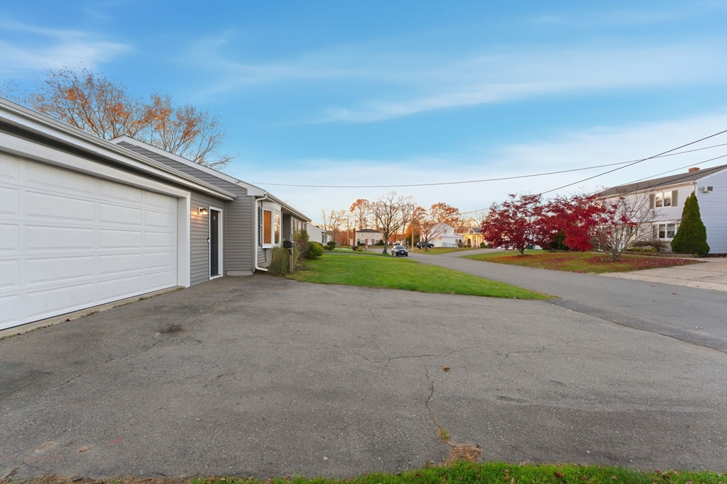 95 Samson Avenue Somerset, MA 02726 - Photo 5 of 36
