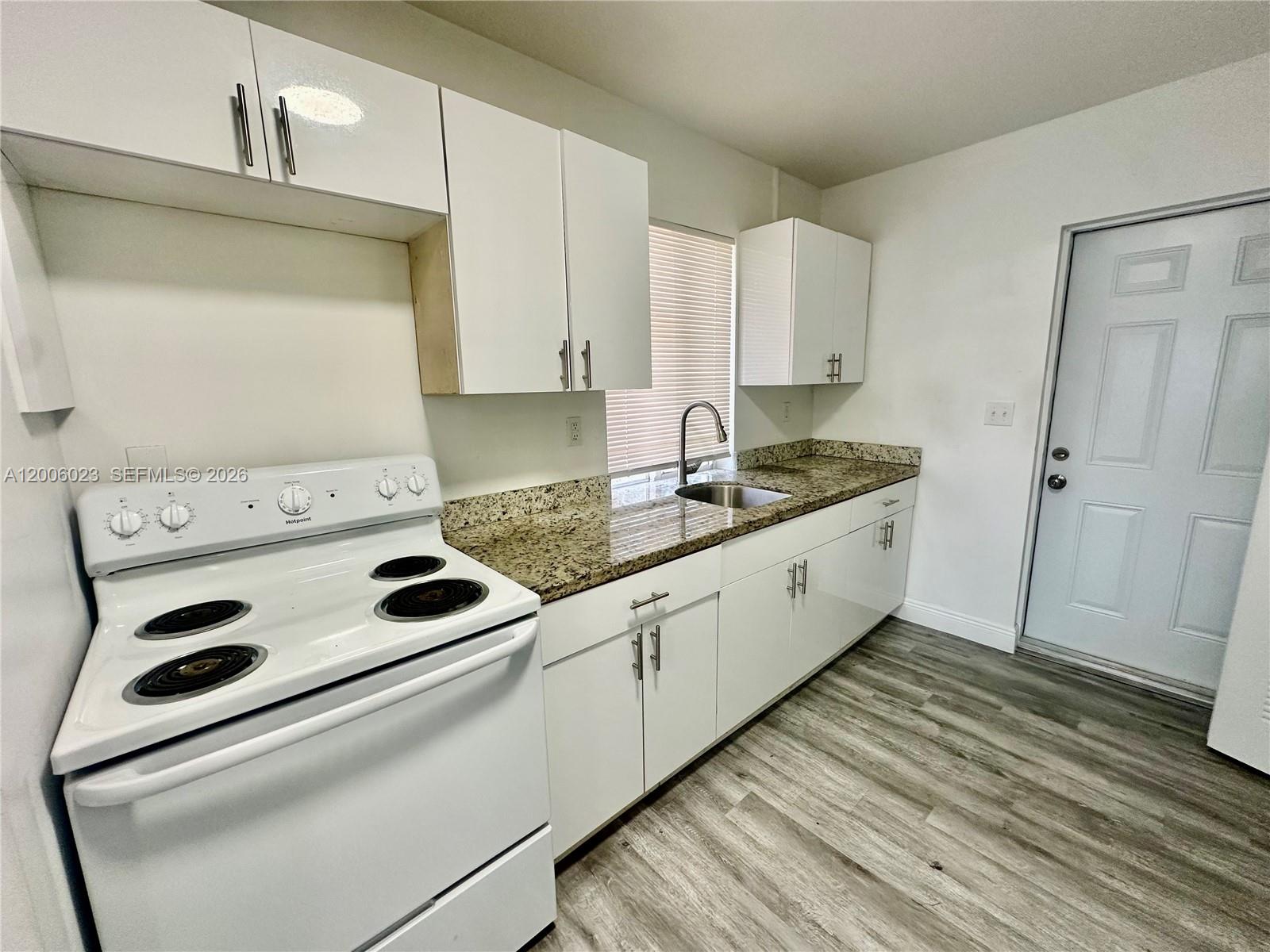 1095 Northeast 149th Street Miami, FL 33161 - Photo 11 of 15