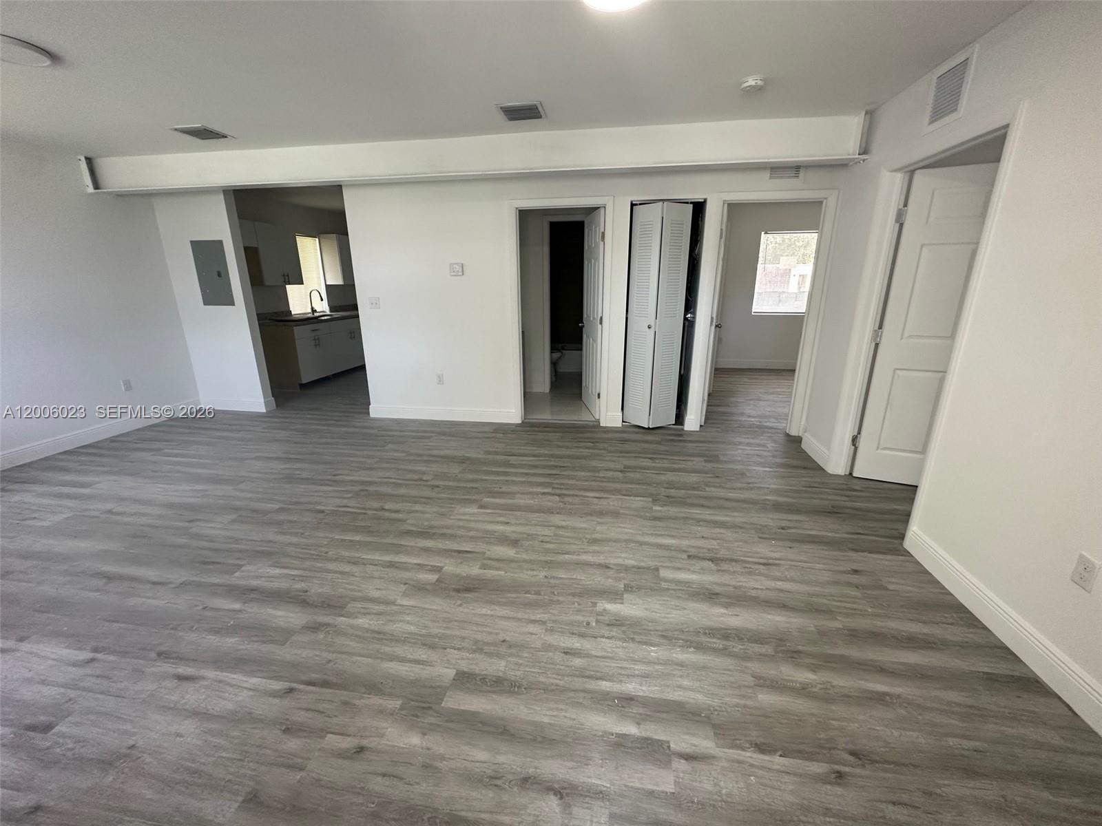 1095 Northeast 149th Street Miami, FL 33161 - Photo 3 of 15