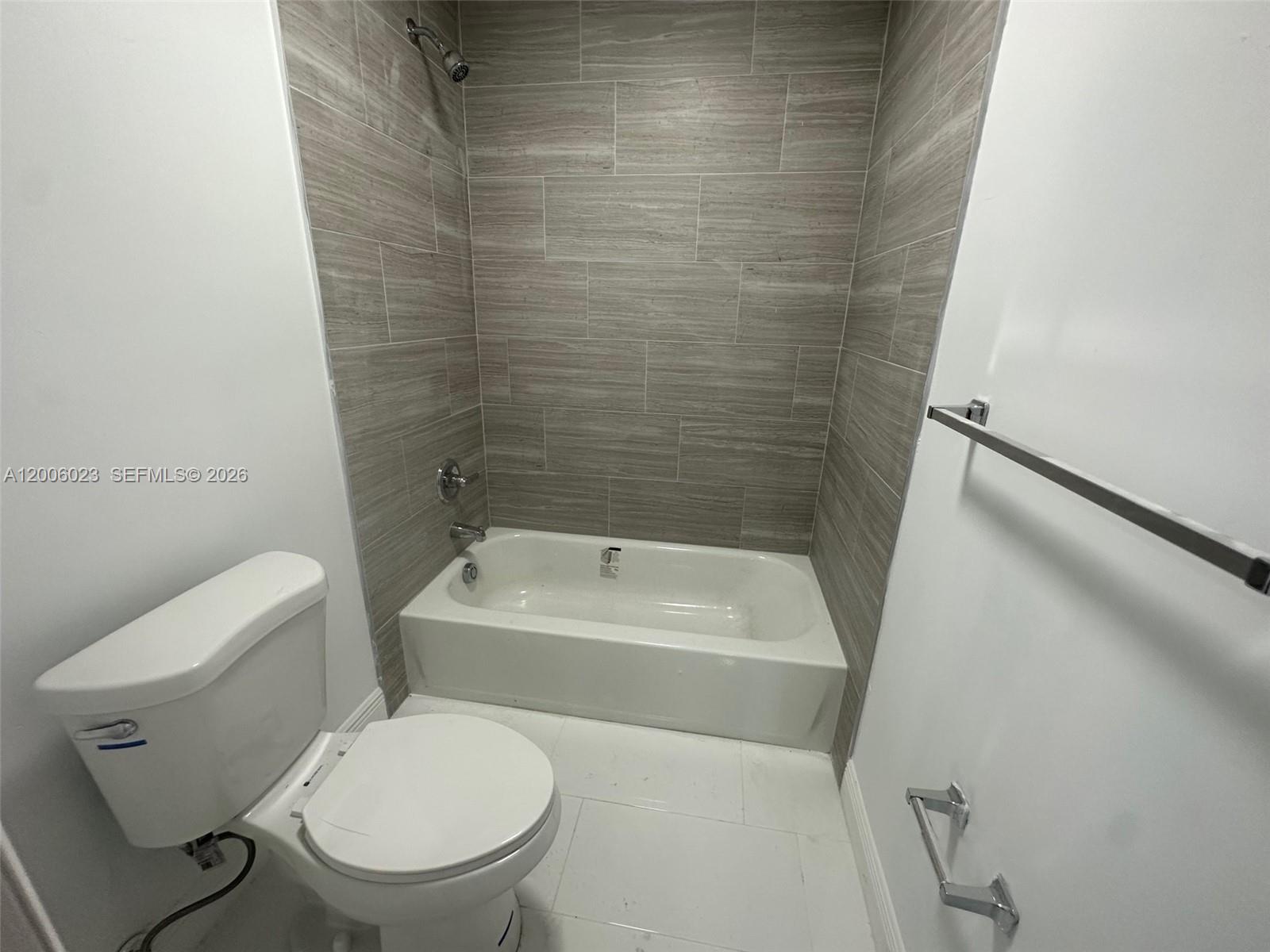 1095 Northeast 149th Street Miami, FL 33161 - Photo 6 of 15