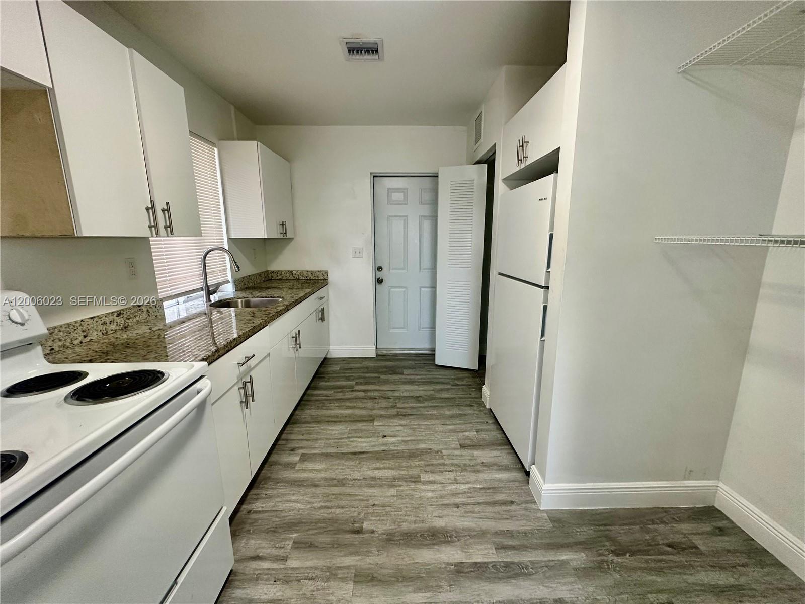 1095 Northeast 149th Street Miami, FL 33161 - Photo 10 of 15