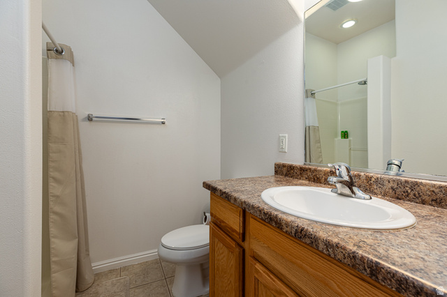 6 300th Road North, Unit I6 Kanab, UT 84741 - Photo 18 of 37 Full bath featuring vanity, curtained shower, and light tile patterned floors
