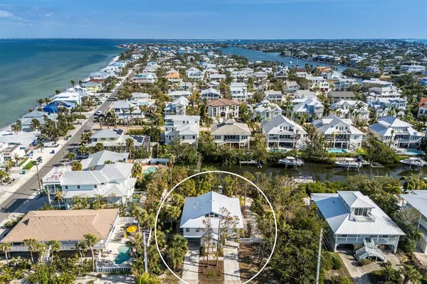 $2,095,000 | 527 Magnolia Avenue, Anna Maria, FL 34216