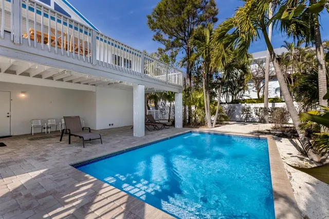 $2,195,000 | 527 Magnolia Avenue, Anna Maria, FL 34216