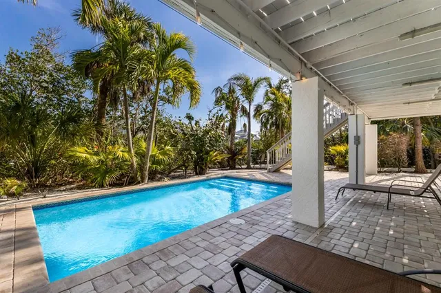 $2,195,000 | 527 Magnolia Avenue, Anna Maria, FL 34216