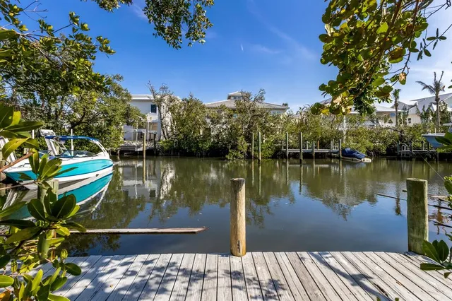 $2,195,000 | 527 Magnolia Avenue, Anna Maria, FL 34216