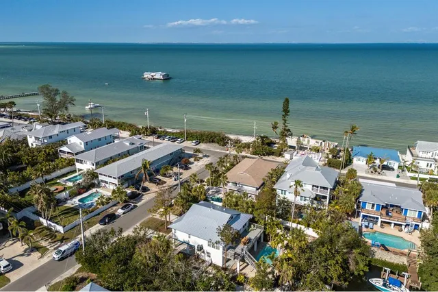 $2,195,000 | 527 Magnolia Avenue, Anna Maria, FL 34216