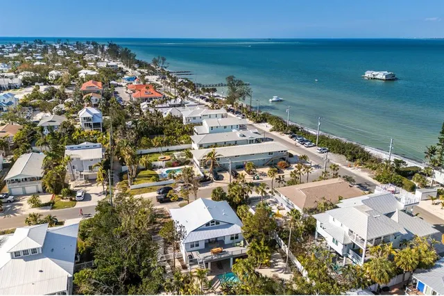 $2,195,000 | 527 Magnolia Avenue, Anna Maria, FL 34216