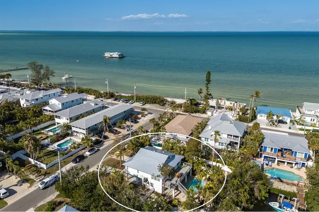 $2,195,000 | 527 Magnolia Avenue, Anna Maria, FL 34216