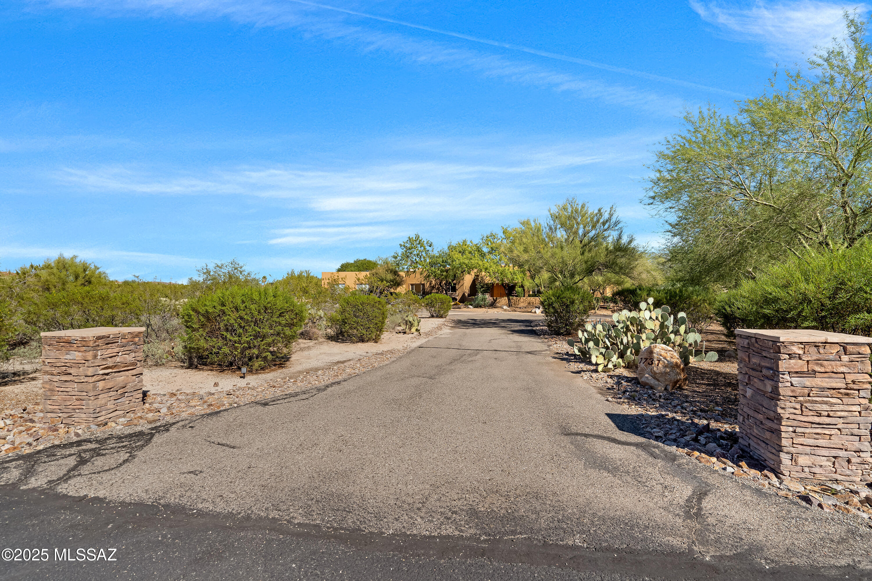 1731 West Moore Road Tucson, AZ 85755 - Photo 4 of 49 Gallery Image 4