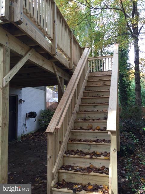 11803 Blue Spruce Road Reston, VA 20191 - Photo 29 of 29 Steps off deck