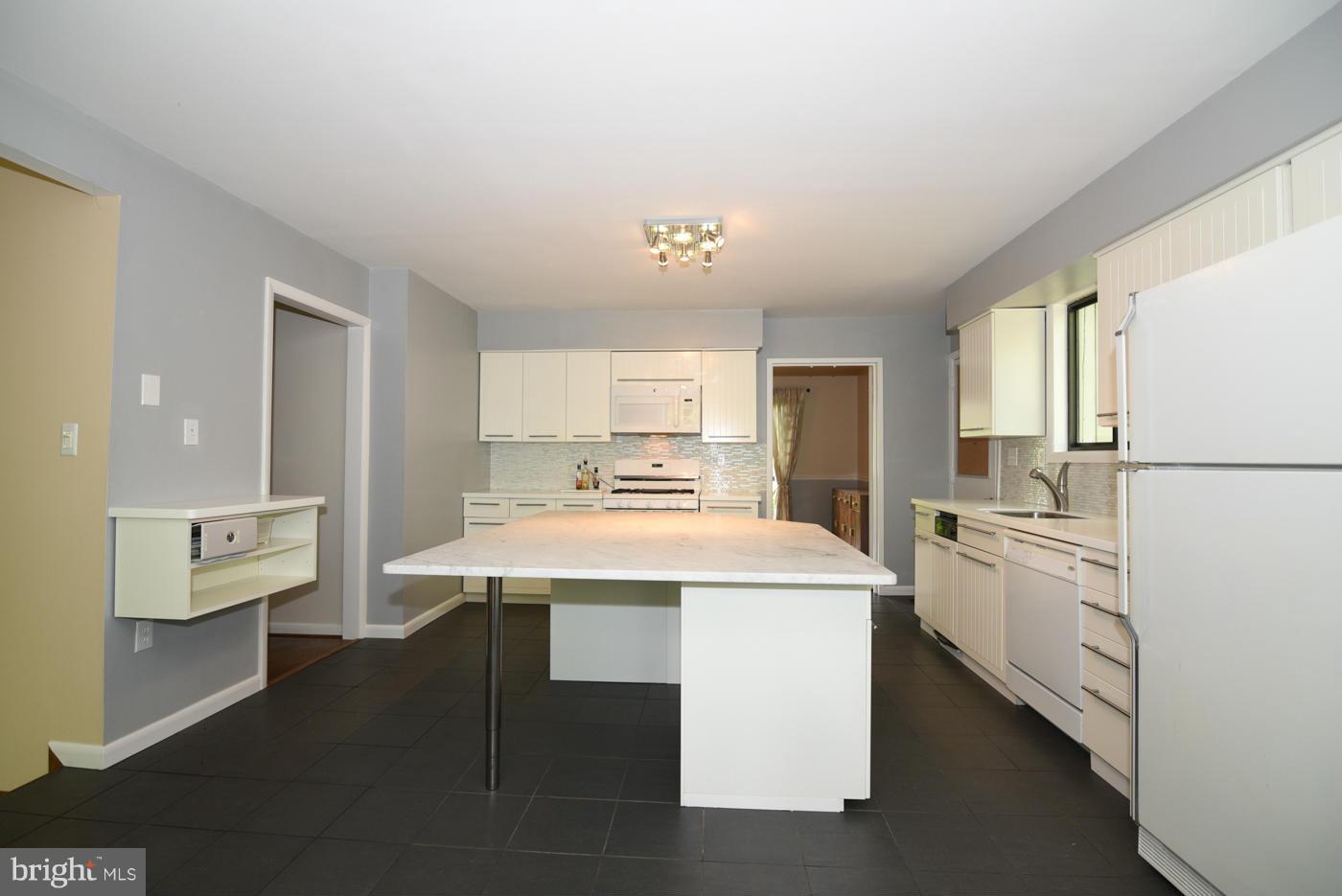 11803 Blue Spruce Road Reston, VA 20191 - Photo 5 of 29 Kitchen