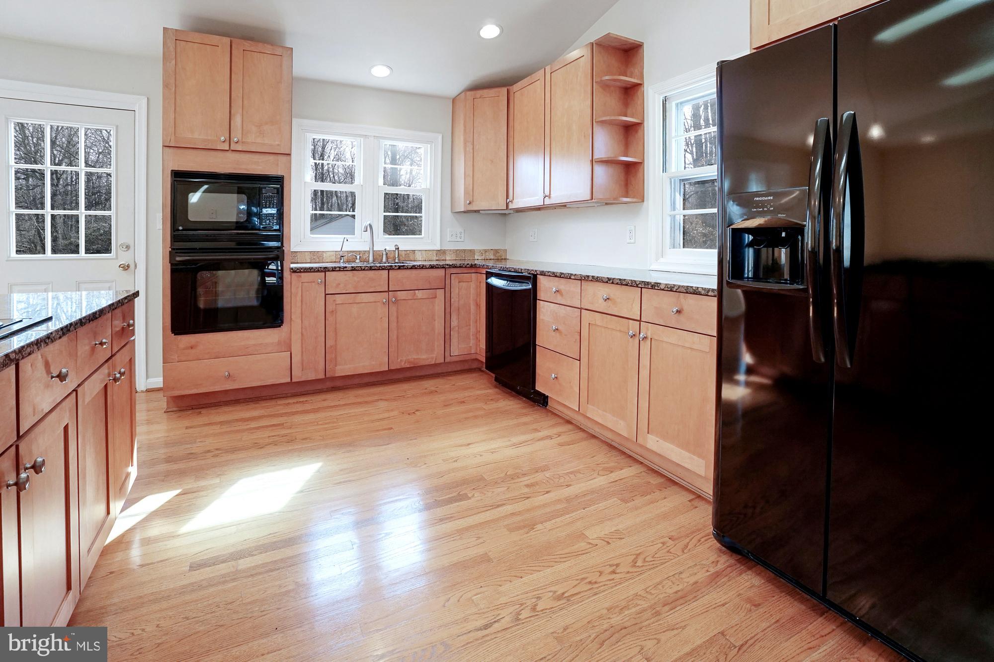 15001 Sugarland Road Poolesville, MD 20837 - Photo 22 of 63 Tons of cabinet space