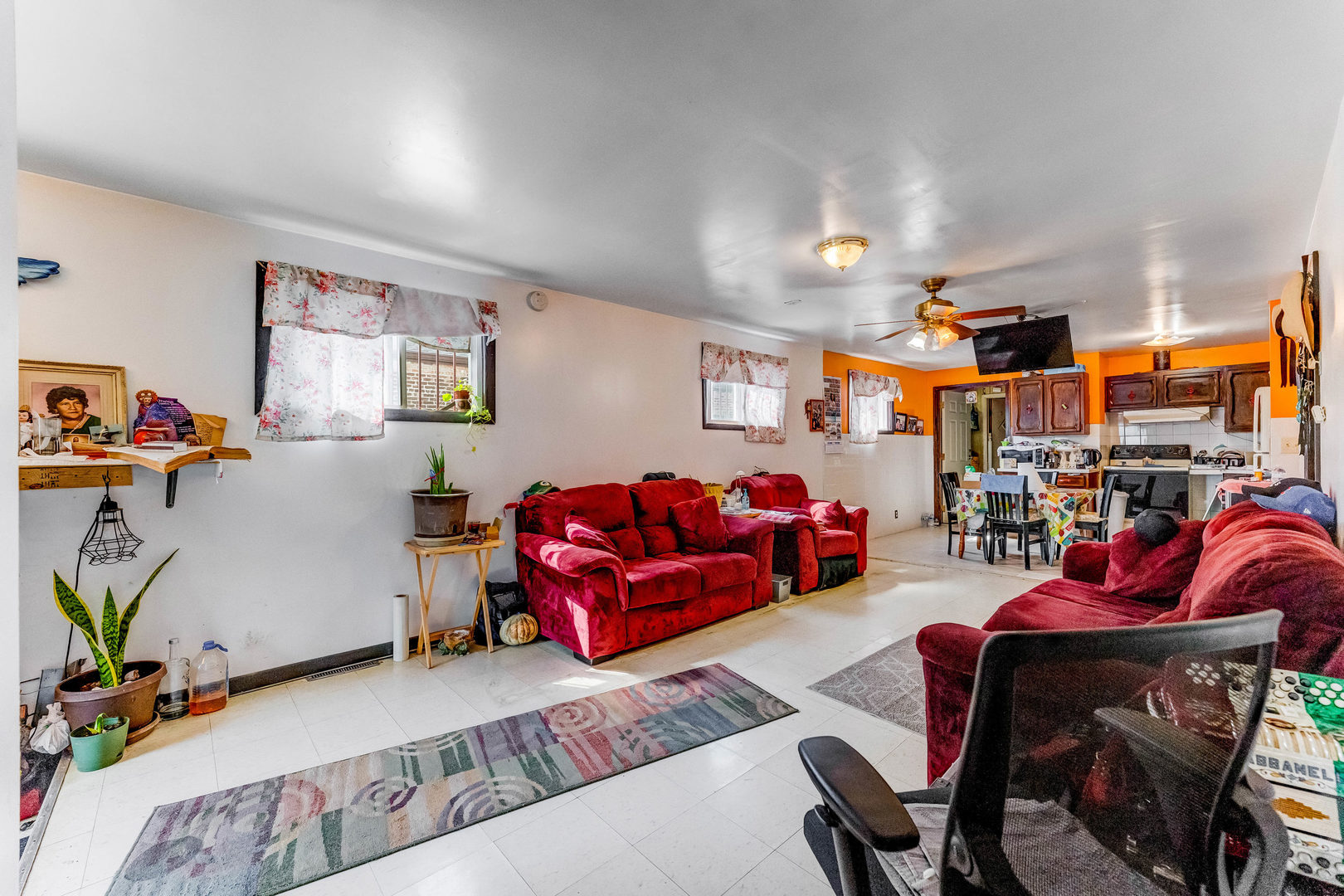 6105 South Archer Road Summit, IL 60501 - Photo 10 of 25 a living room with furniture