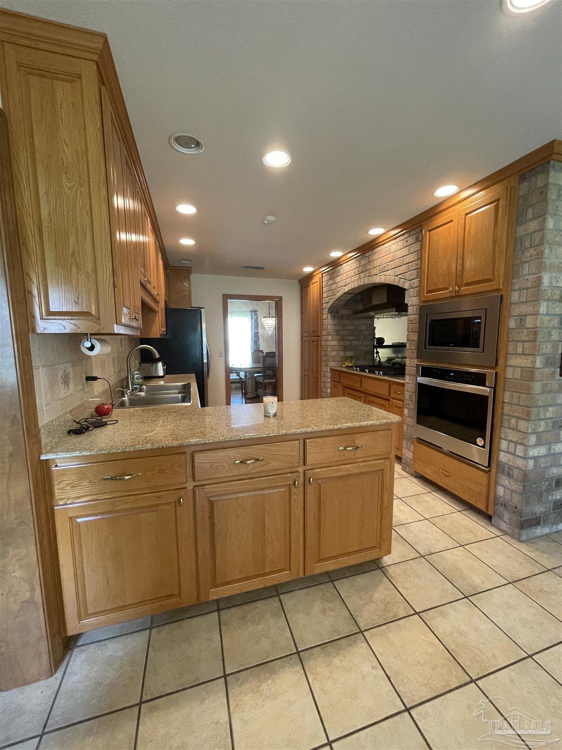 2010 Ceylon Road Pensacola, FL 32526 - Photo 17 of 50 Gallery Image 17