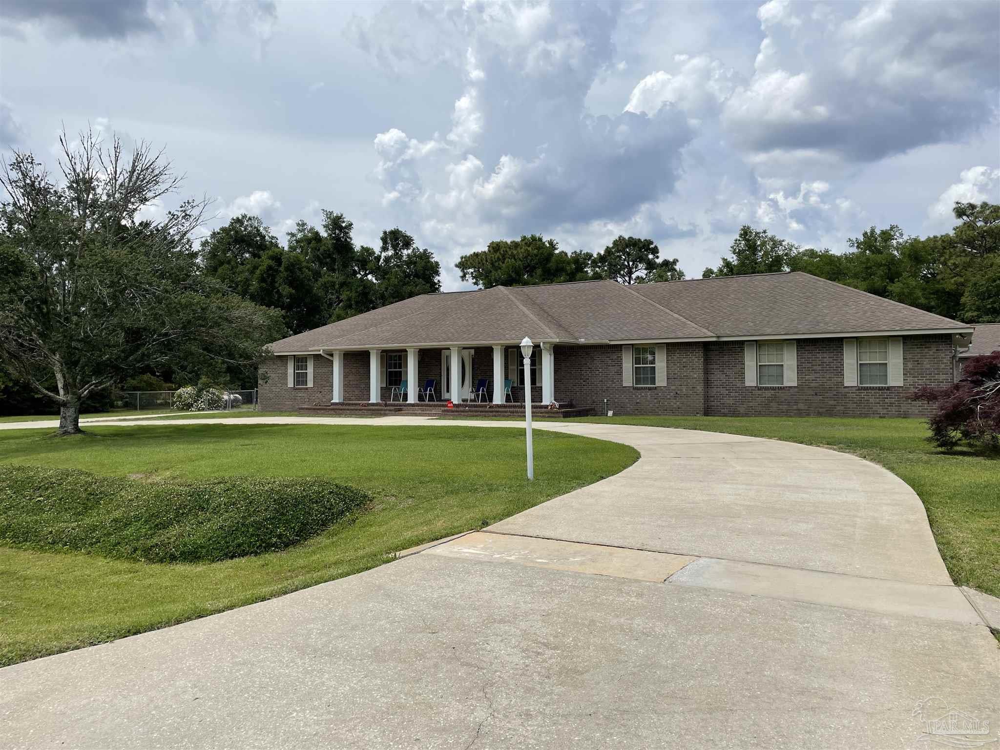 2010 Ceylon Road Pensacola, FL 32526 - Photo 3 of 50 Gallery Image 3