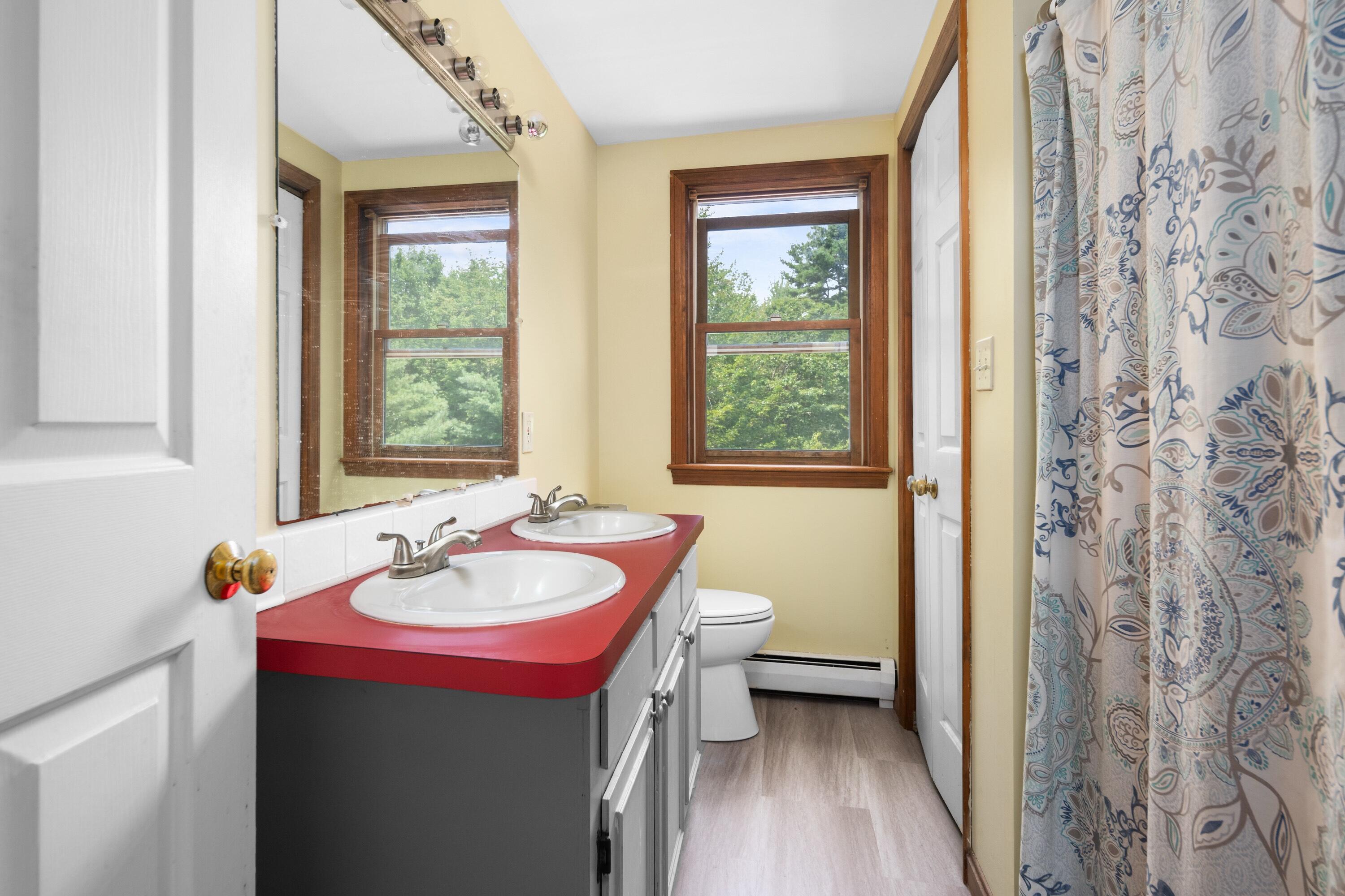 5 Heath Road Kennebunk, ME 04043 - Photo 17 of 27 Bathroom 2