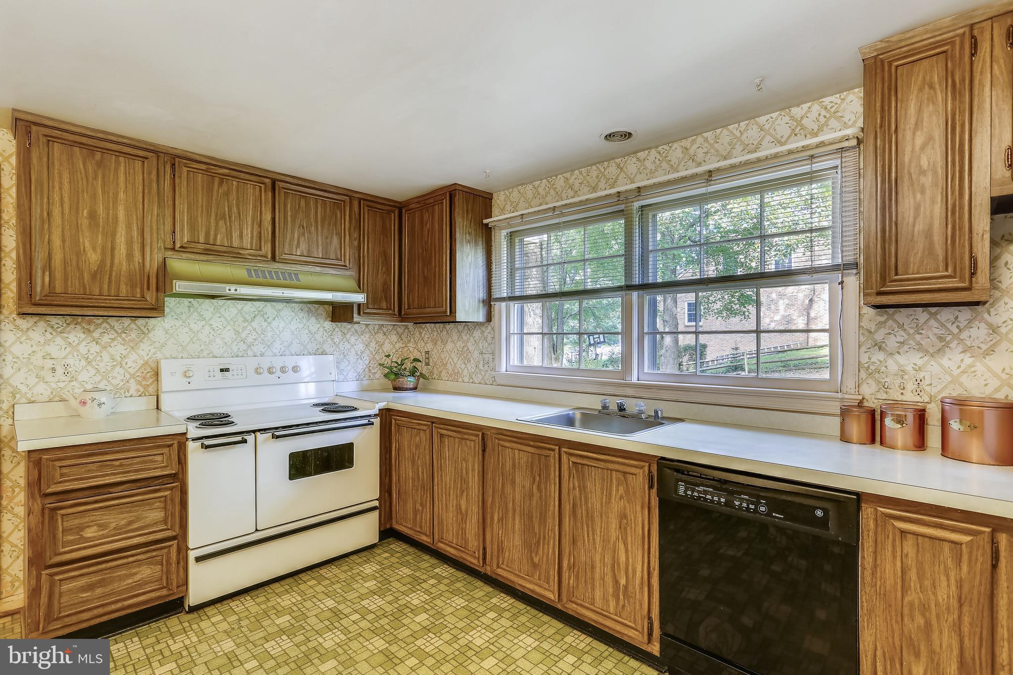 12400 Over Ridge Road Potomac, MD 20854 - Photo 17 of 54