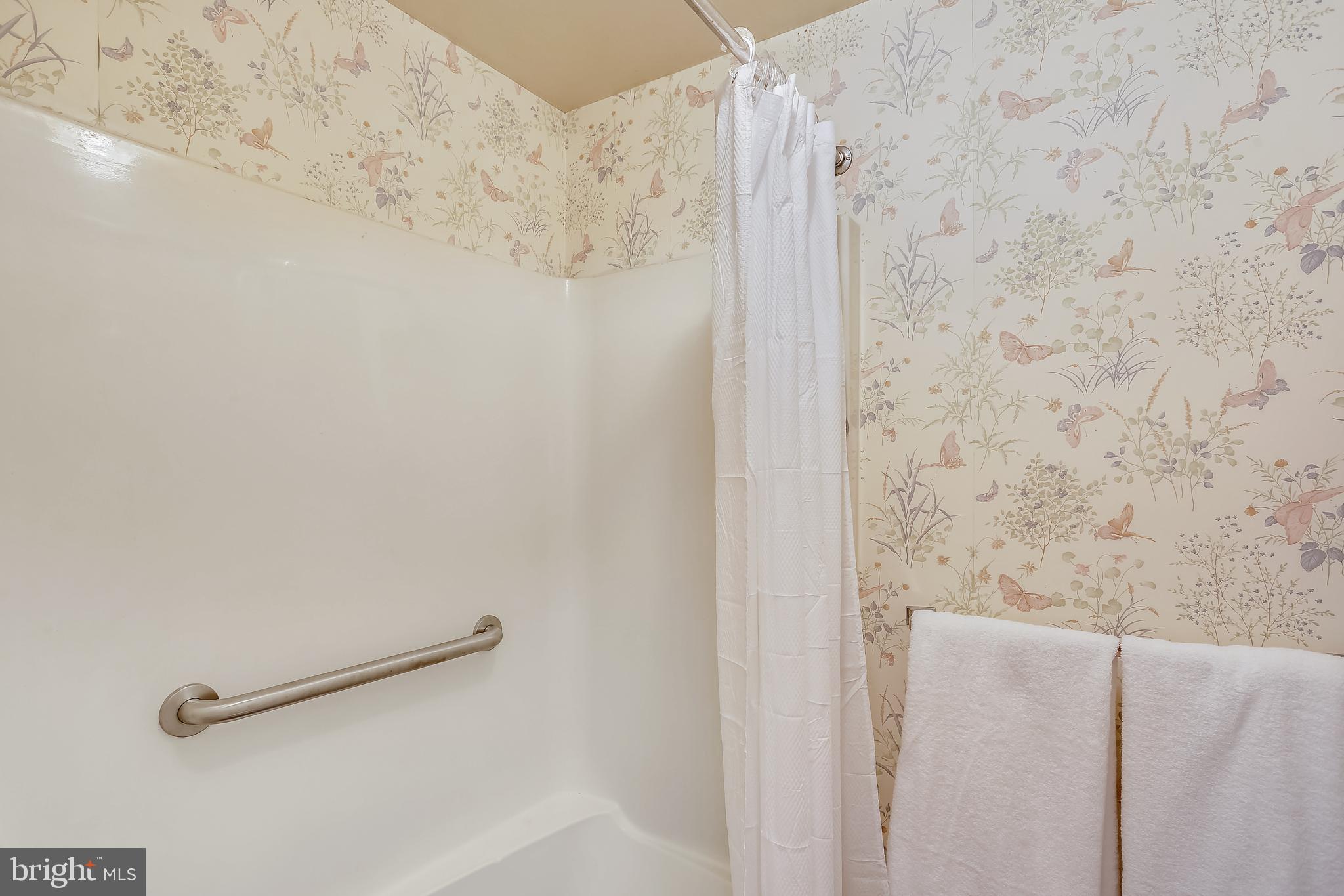 12400 Over Ridge Road Potomac, MD 20854 - Photo 27 of 54 Main level full bath