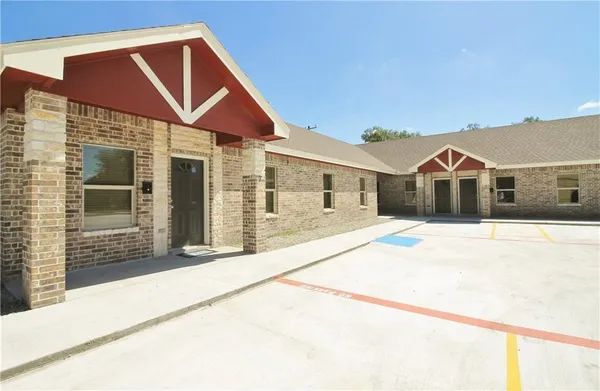 $900,000 | 724 West Kleberg Avenue, Kingsville, TX 78363