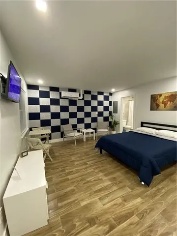 $1,570 | 902 Northeast 38th Street, Unit 2, Oakland Park, FL 33334