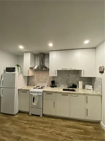 $1,570 | 902 Northeast 38th Street, Unit 2, Oakland Park, FL 33334