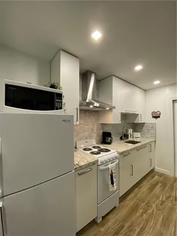 $1,570 | 902 Northeast 38th Street, Unit 2, Oakland Park, FL 33334