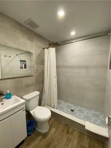 $1,570 | 902 Northeast 38th Street, Unit 2, Oakland Park, FL 33334