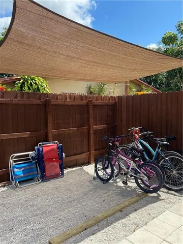 $1,570 | 902 Northeast 38th Street, Unit 2, Oakland Park, FL 33334