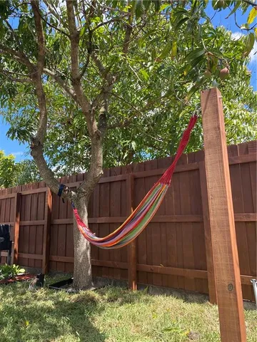 $1,570 | 902 Northeast 38th Street, Unit 2, Oakland Park, FL 33334