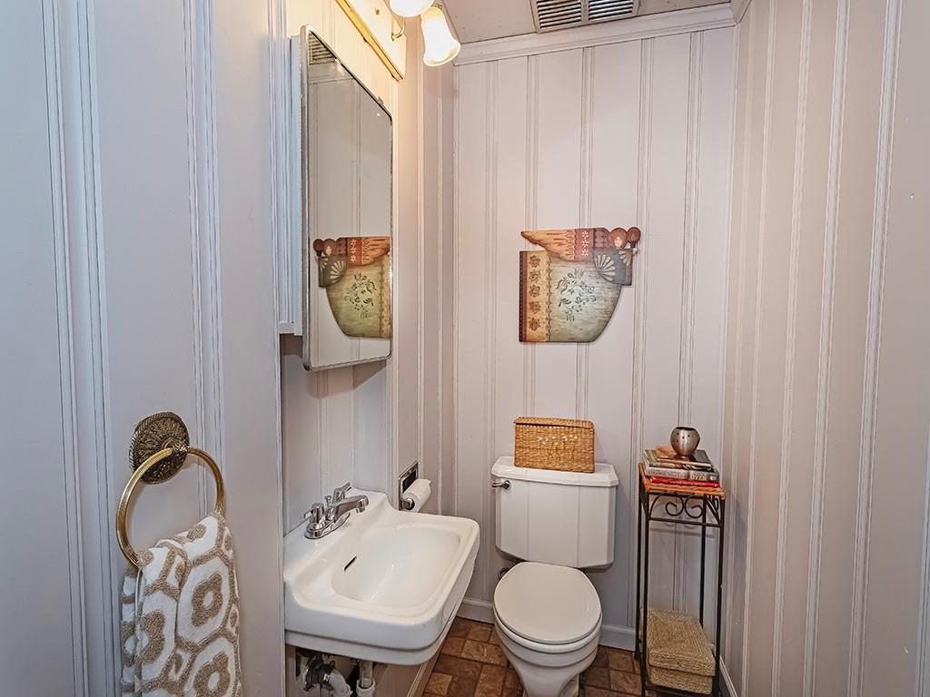 776 Elm Spring Road Pittsburgh, PA 15243 - Photo 11 of 21 Gallery Image 11