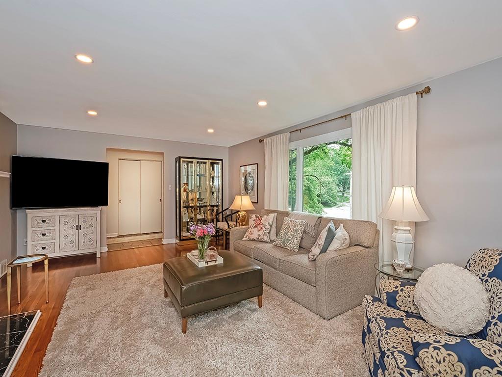 776 Elm Spring Road Pittsburgh, PA 15243 - Photo 3 of 21 Gallery Image 3