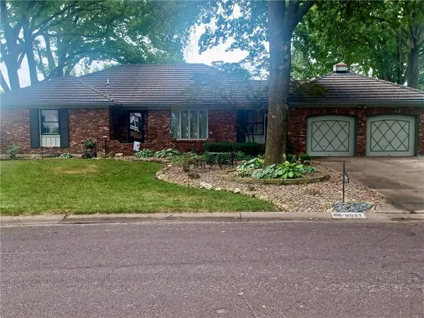 $650,000 | 9937 Floyd Street, Overland Park, KS 66212