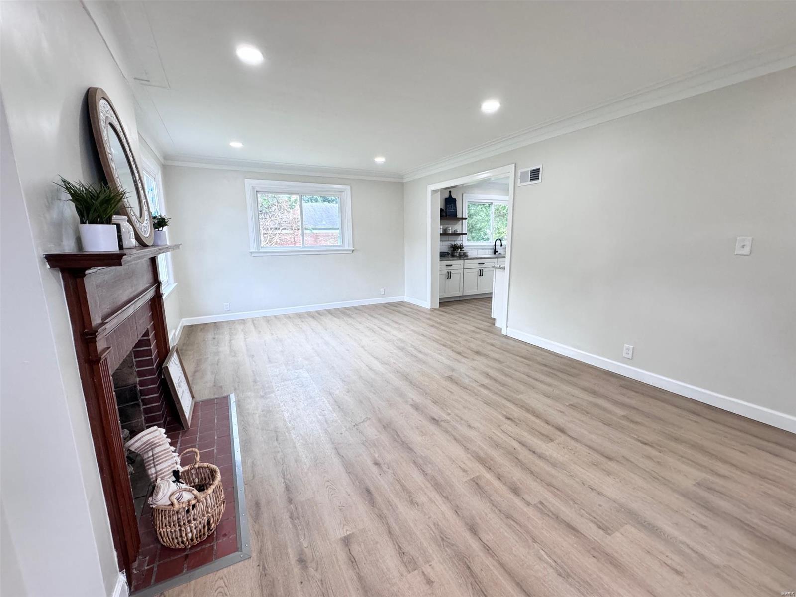 9004 Lackland Road St. Louis, MO 63114 - Photo 4 of 23 Gallery Image 4