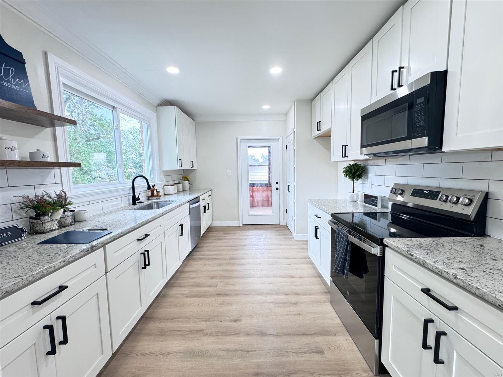 9004 Lackland Road St. Louis, MO 63114 - Photo 5 of 23 Gallery Image 5