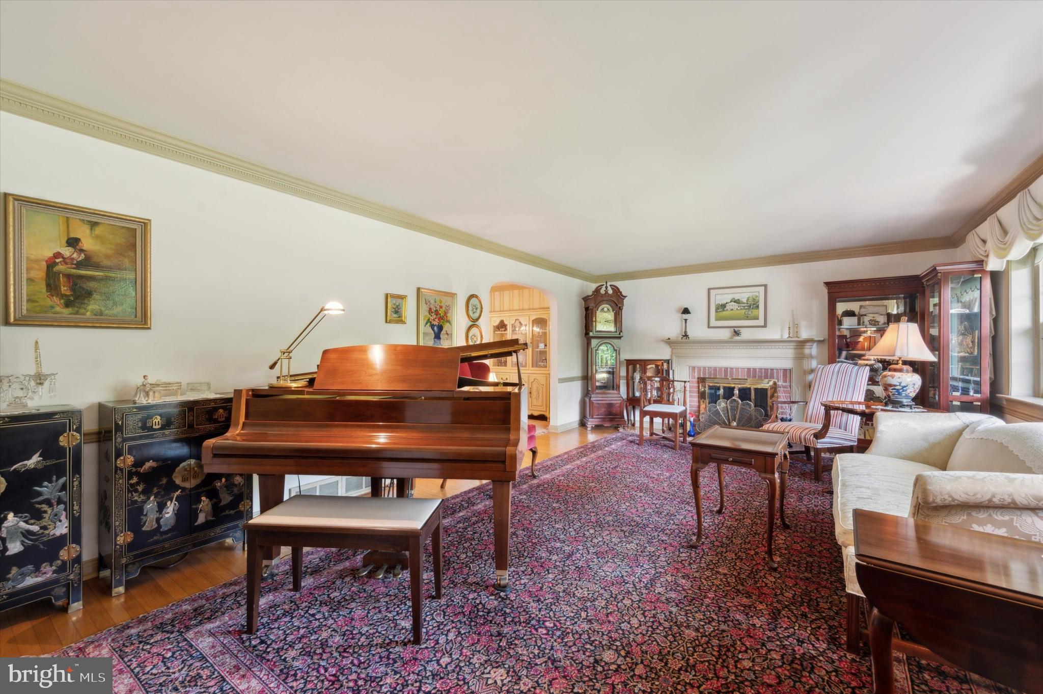 2739 South Kent Road Broomall, PA 19008 - Photo 5 of 23 Spacious Living Room