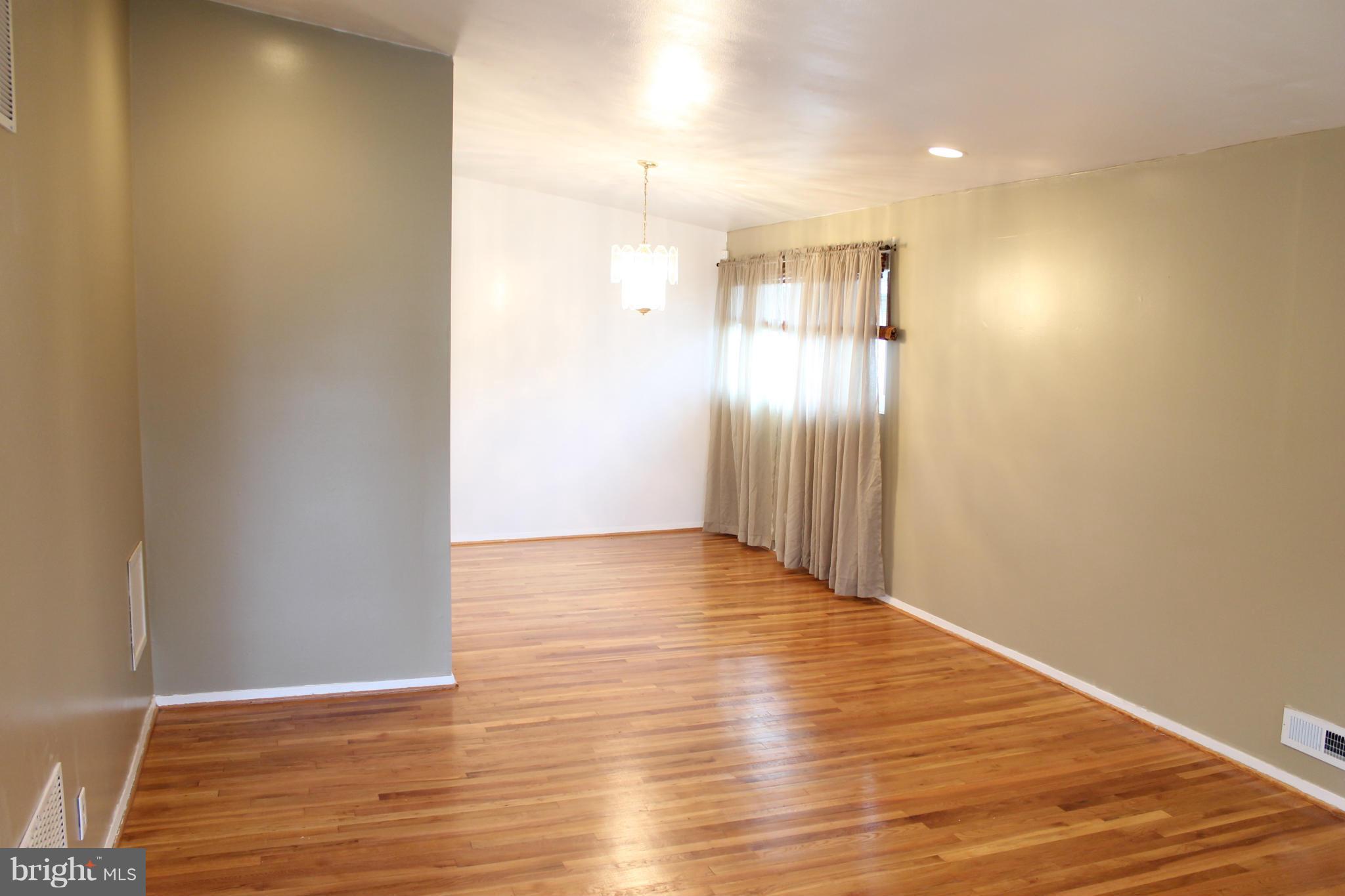 4720 Old Court Road Baltimore, MD 21208 - Photo 4 of 21 Dining Room