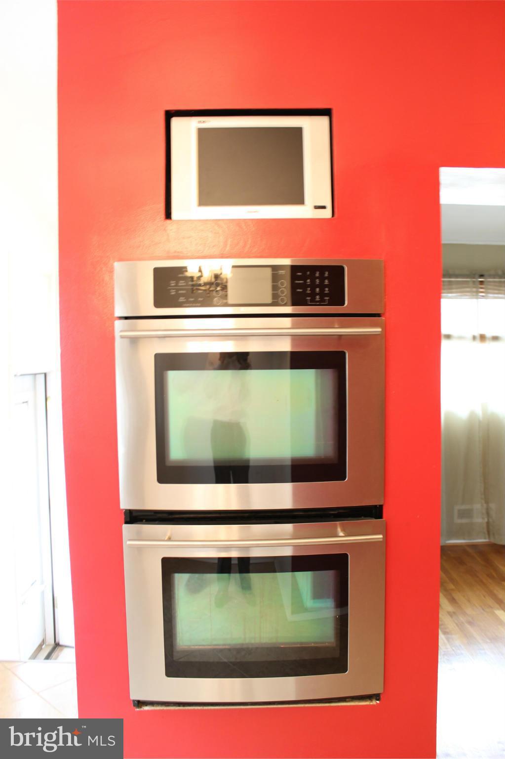 4720 Old Court Road Baltimore, MD 21208 - Photo 8 of 21 2 ovens and the TV stays!