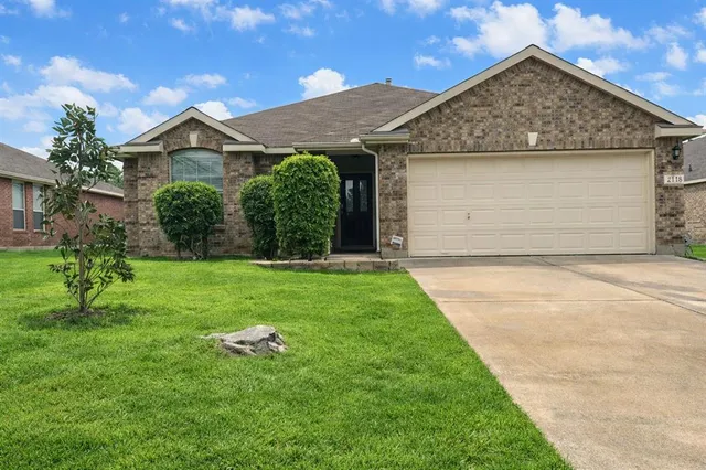 $2,350 | 2815 Oak Crest Drive, Grand Prairie, TX 75052