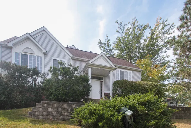 $2,400 | 2352 Dawson Lane, Algonquin, IL 60102