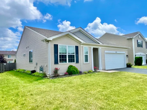 $392,499 | 1074 Chestnut Drive, Pingree Grove, IL 60140