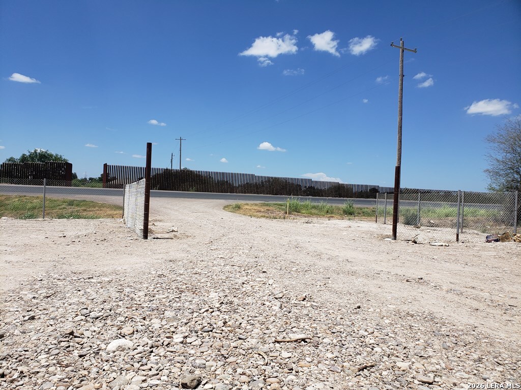 1157 State Loop 480, Unit 2 Eagle Pass, TX 78852 - Photo 13 of 23