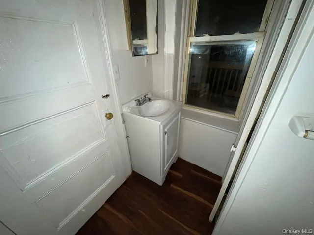 $1,500 | 30 East Main Street, Unit 6, Middletown, NY 10940