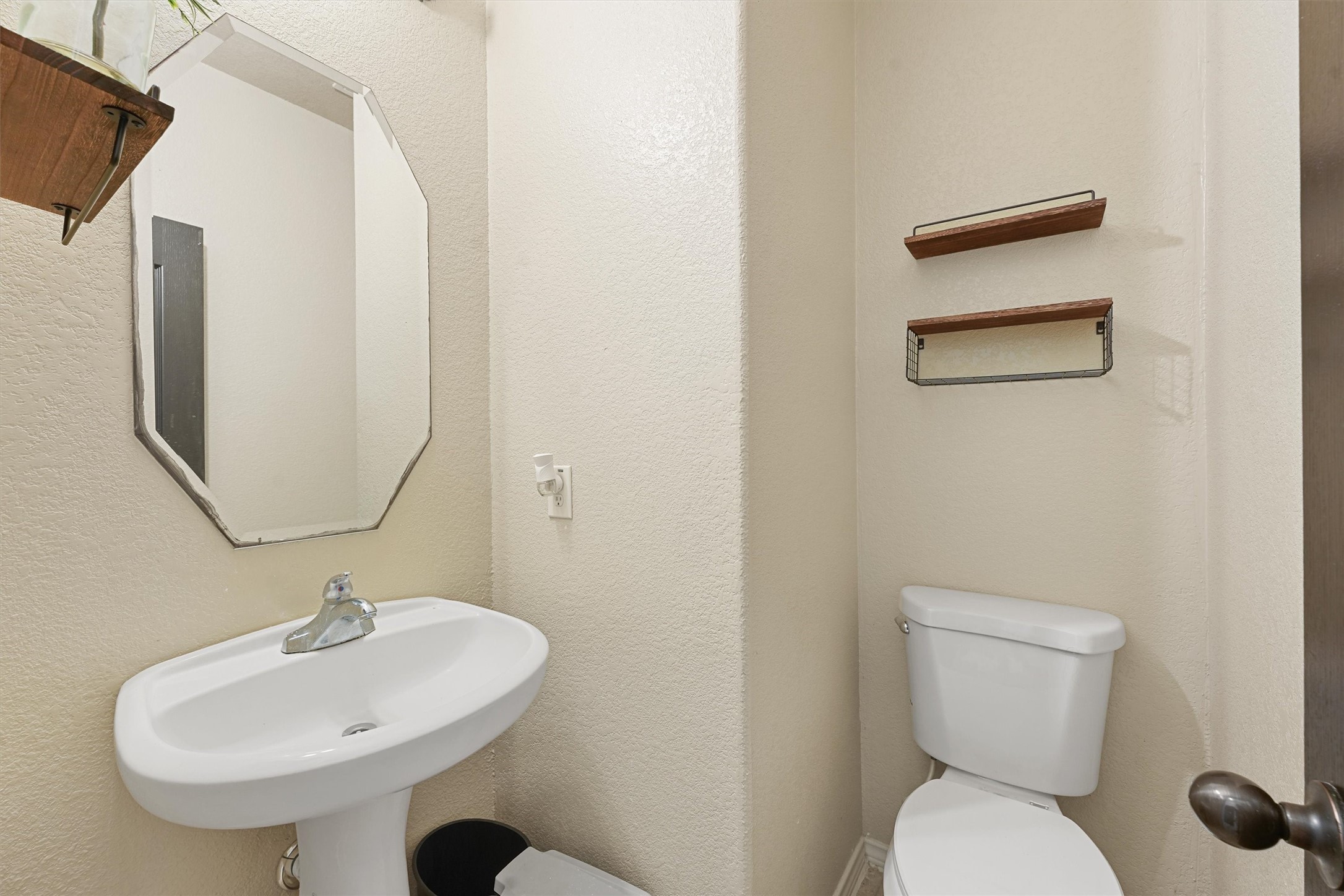 3114 Trinity Joe Lane Humble, TX 77396 - Photo 11 of 28 a bathroom with a toilet sink and mirror