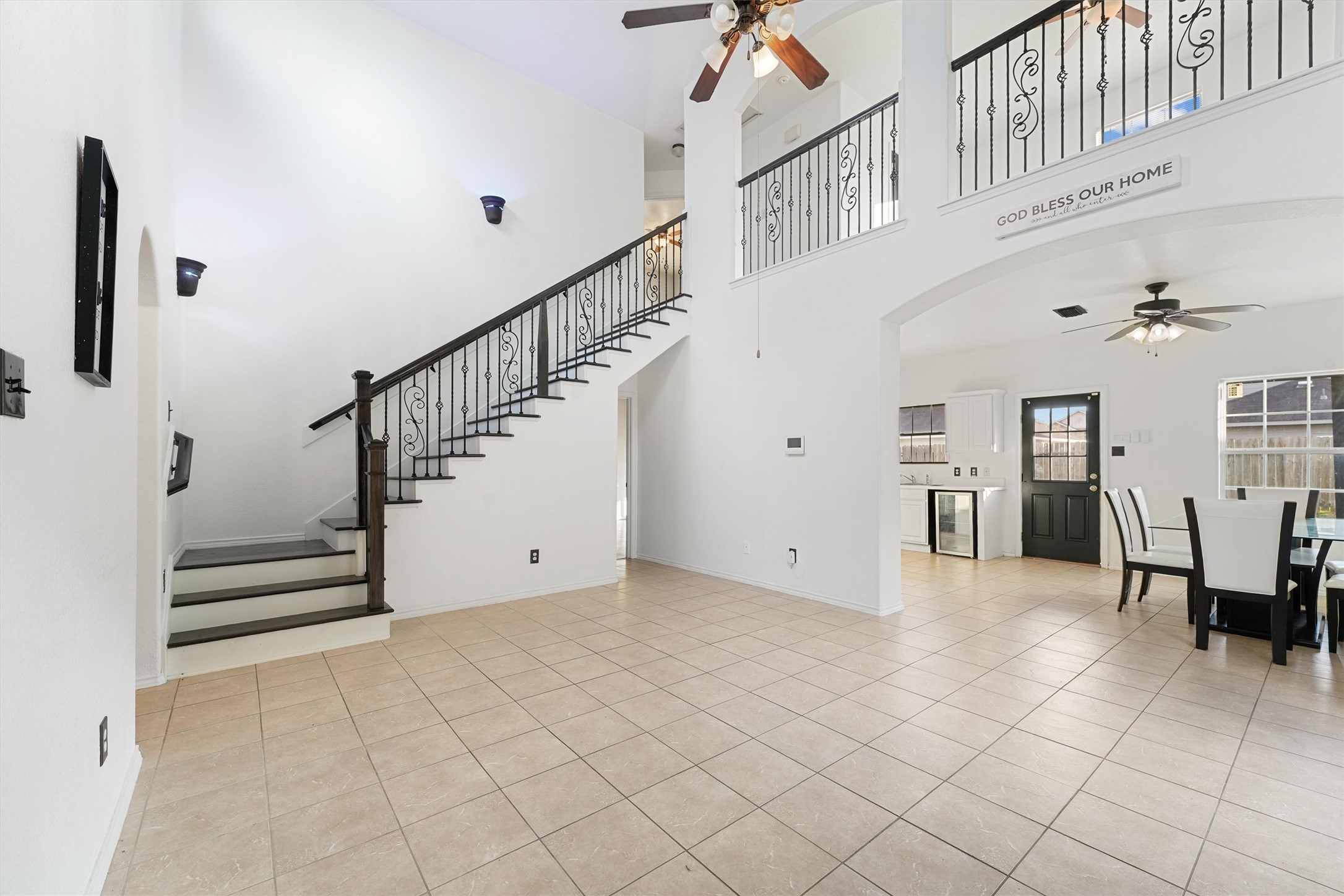 3114 Trinity Joe Lane Humble, TX 77396 - Photo 9 of 28 a view of entryway and hall with a window