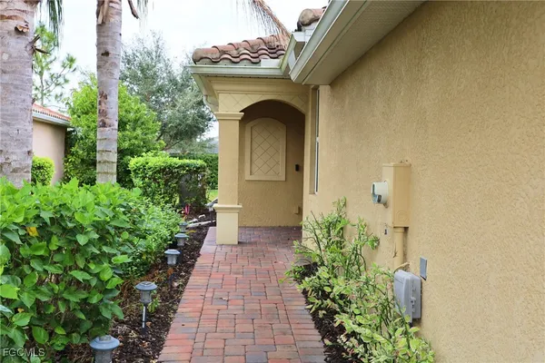 $2,500 | 1980 Wellington Street, Naples, FL 34120