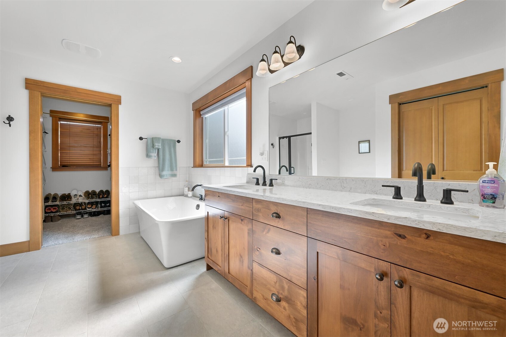 502 Westview Place Nooksack, WA 98276 - Photo 14 of 30 a spacious bathroom with a double vanity sink double mirror and bathtub