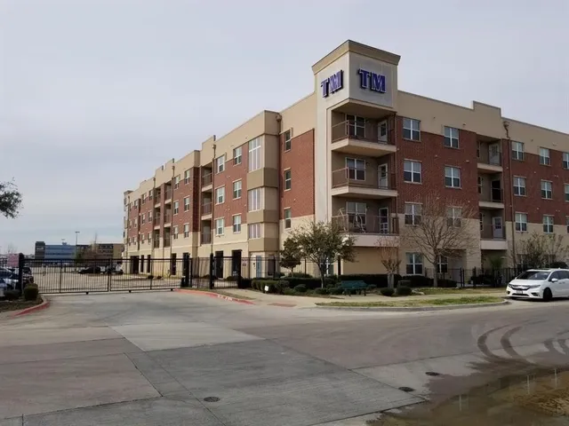 $295,000 | 1100 West Trinity Mills Road, Unit 3003, Carrollton, TX 75006