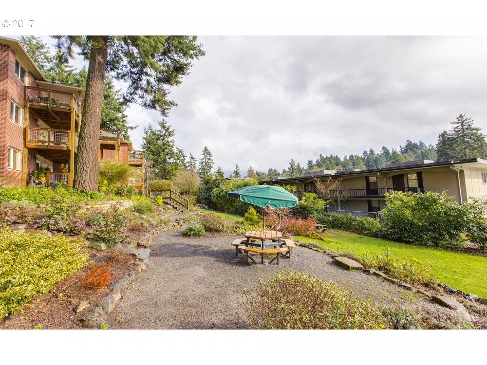234 Ridgeway Road, Unit 16D Lake Oswego, OR 97034 - Photo 13 of 20 Gallery Image 13