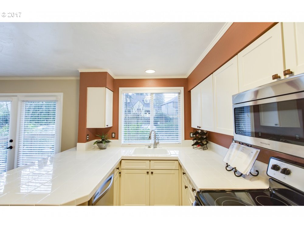 234 Ridgeway Road, Unit 16D Lake Oswego, OR 97034 - Photo 16 of 20 Gallery Image 16